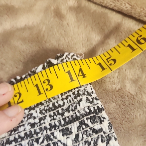 Black and White Patterned Women's Skirt With Comfort And Style All In One! - Picture 4 of 8